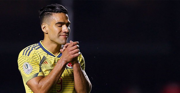 Ertem Şener Açıkladı! Falcao Galatasaray'da!