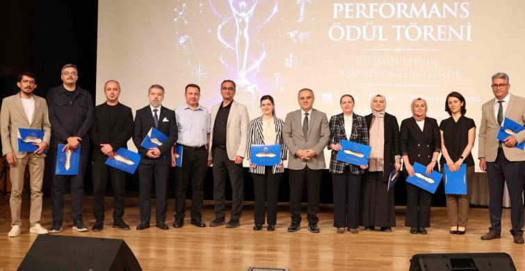 Erü’de 2025 yılı araştırma performans ödül töreni düzenlendi