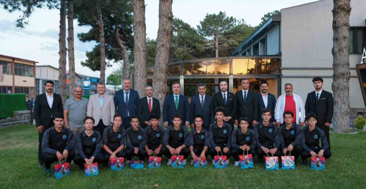 Erzincan Fen Lisesi Futbol Takımı Türkiye Finallerine Hazırlanıyor