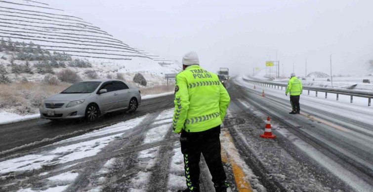 Erzincan-Sivas Kara Yolunda Kar Engeli