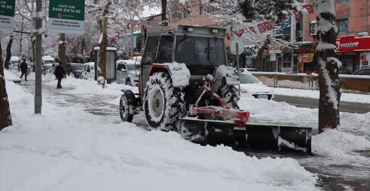 Erzincan ve Tunceli'de Kar Yağışı Etkili Oluyor