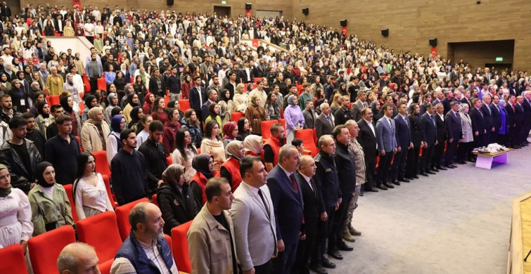 Erzincan'da 2.351 Öğrenciye Burs Desteği Erzincan'da 2.351 Öğrenciye Burs Desteği