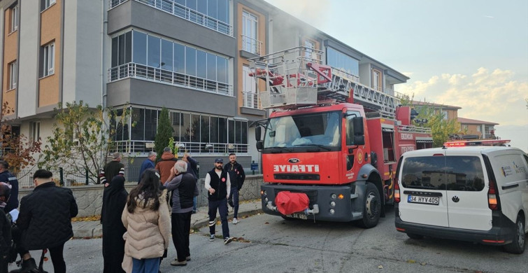 Erzincan'da 3 Katlı Apartmanda Yangın