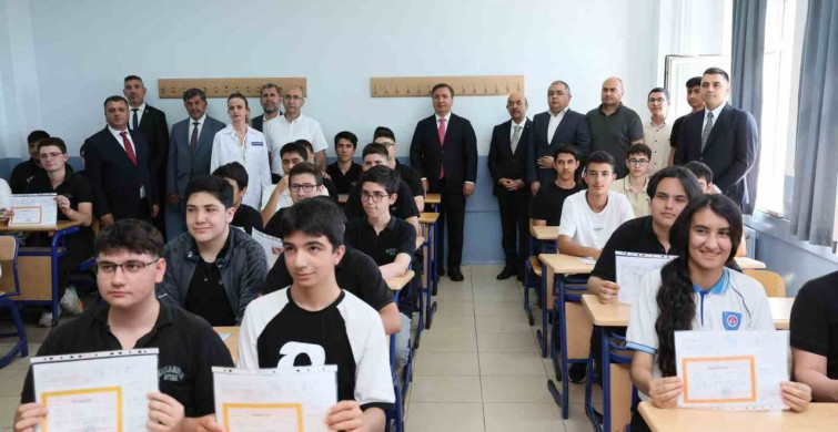 Erzincan'da 41 bin 526 öğrenci karne heyecanı yaşadı