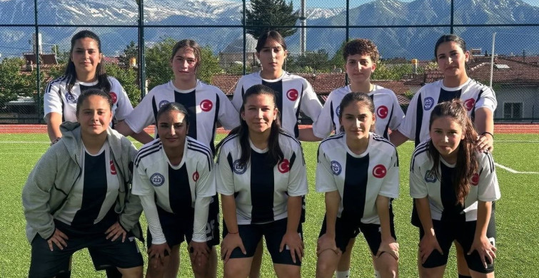 Erzincan'da 5x5 Futbol Turnuvasında Şampiyon Gençler Gücü