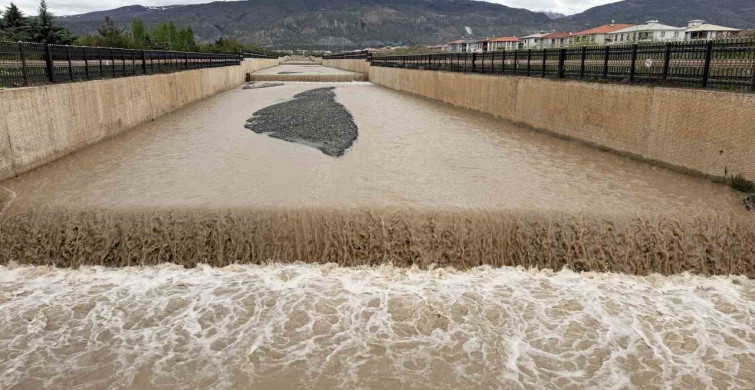 Erzincan'da Aşırı Yağışlar Tarım Arazilerine Zarar Verdi