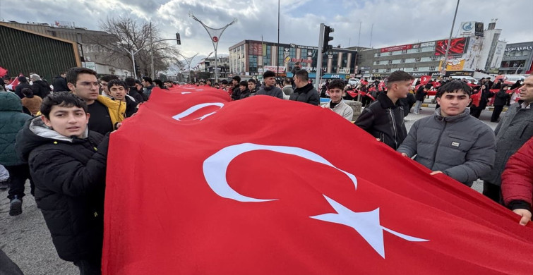 Erzincan'da Bayrak Yürüyüşü Düzenlendi