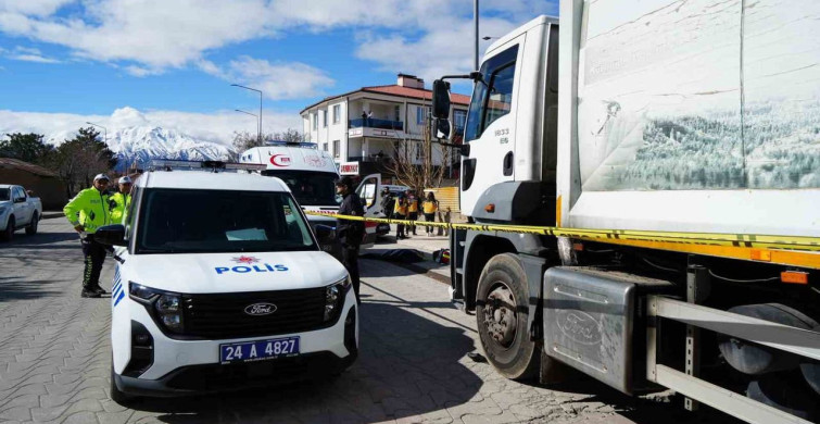 Erzincan'da Çöp Kamyonu Kazası: Yaşlı Kadın Hayatını Kaybetti