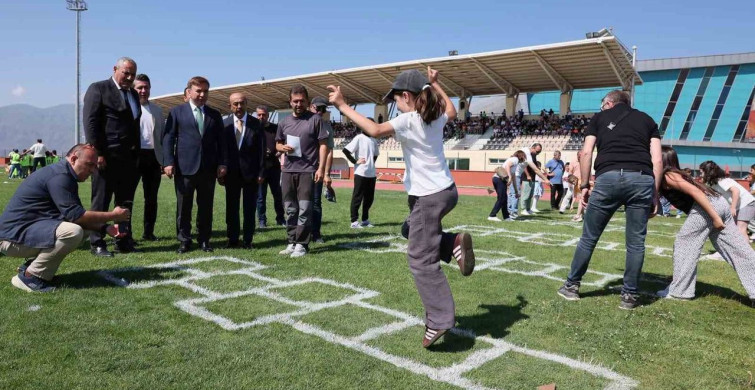 Erzincan'da geleneksel oyunlar şenliği bin öğrenciyle gerçekleştirildi