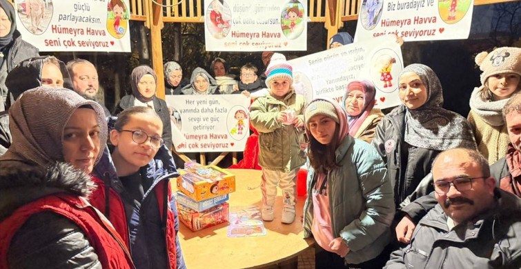 Erzincan'da Gönüllü Gençlerden Kanserle Mücadele Eden Küçük Kıza Moral