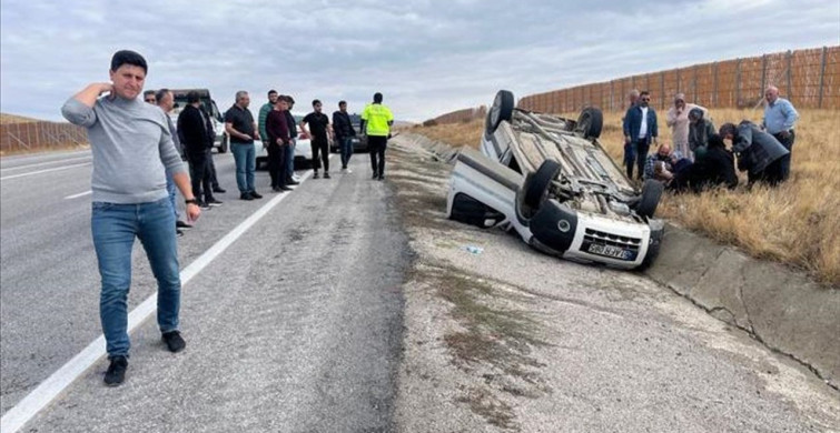 Erzincan'da Hafif Ticari Araç Takla Attı: 4 Yaralı
