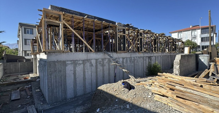 Erzincan'da İnşaatta Düşme Olayı: Bir İşçi Ağır Yaralandı