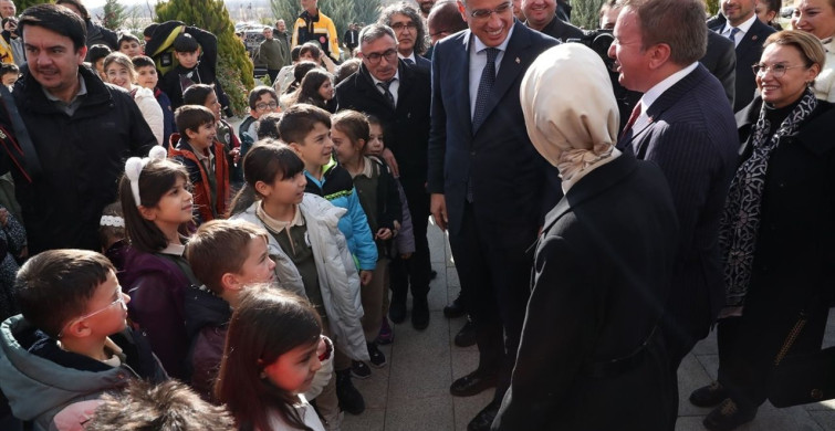 Erzincan'da Kadın ve Aile Sempozyumu: Anne ve Etkisi Üzerine Vurgu