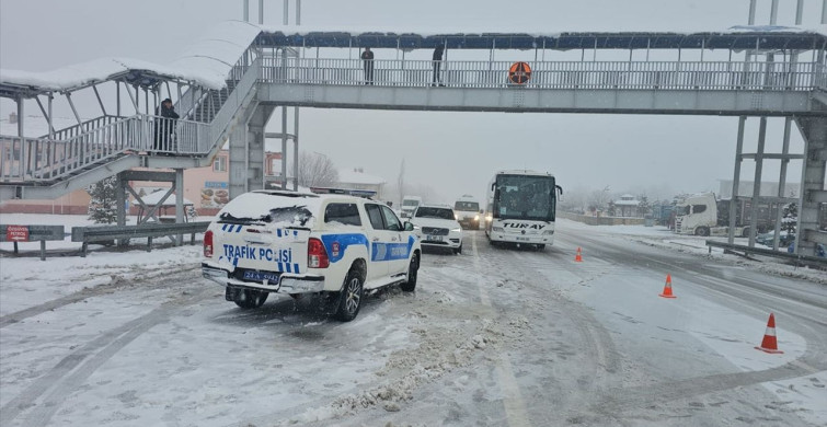 Erzincan'da Kar Yağışı ve Sis Ulaşımı Olumsuz Etkiliyor