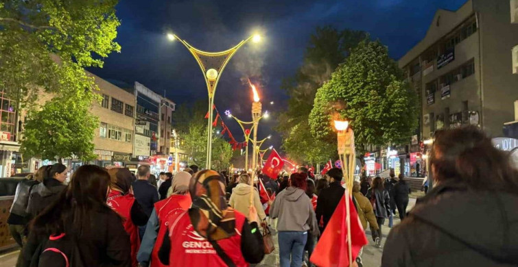 Erzincan'da Meşaleli 19 Mayıs Yürüyüşü Gerçekleşti