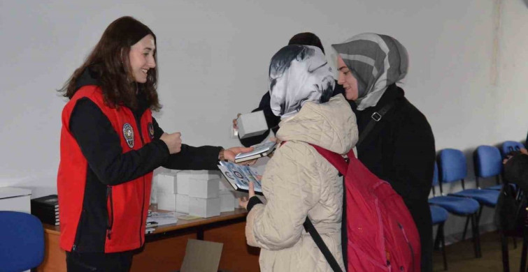 Erzincan'da Öğretmenlere Terörle Mücadele Semineri Düzenlendi