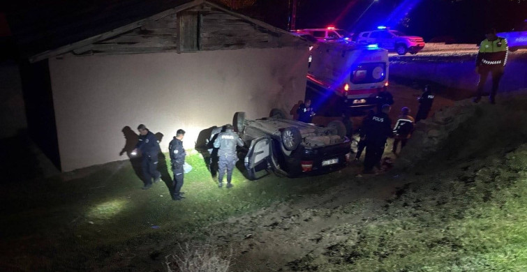 Erzincan'da Otomobil Devrildi: 2 Yaralı