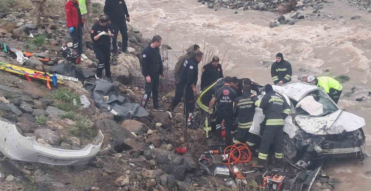 Erzincan'da Otomobil Kazası: İki Kayıp, Bir Yaralı
