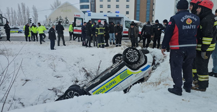 Erzincan'da Polis Aracının Devrilmesi Sonucu İki Memur Yaralandı