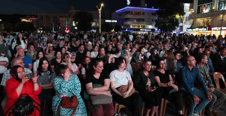 Erzincan’da sanat festivali Âşık Daimi eserleriyle başladı