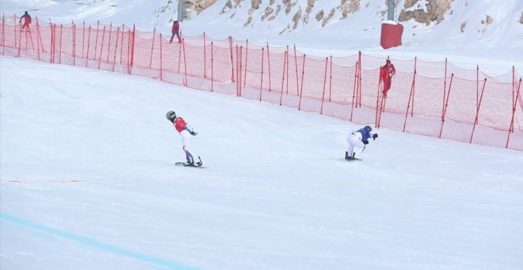 Erzincan'da Snowboard Cross Avrupa Kupası Heyecanı