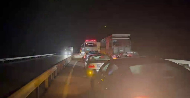 Erzincan'da Tır Kazası: Yol 3 Saat Ulaşıma Kapandı
