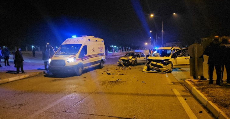 Erzincan'da Trafik Kazası: Dört Yaralı