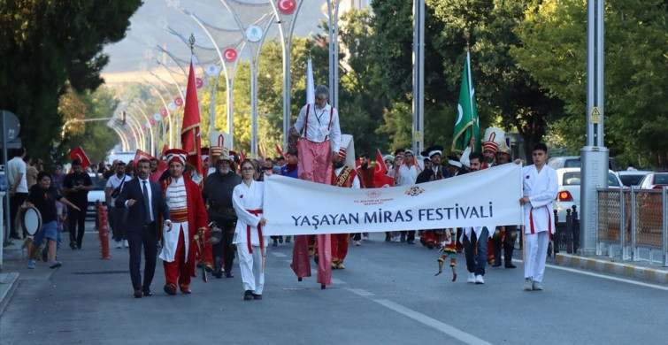 Erzincan'da Yaşayan Miras Festivali Coşkuyla Başladı