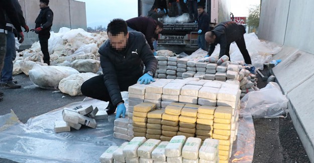 Erzincan'da Zehir Tacirlerine Darbe! Tam 700 Kilogram Ele Geçirildi 