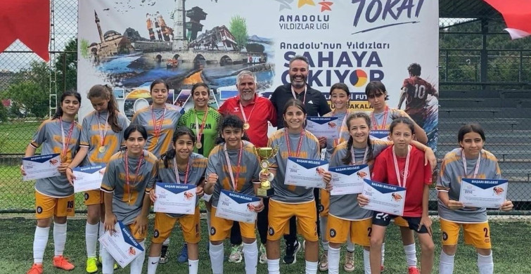 Erzincan’ı temsil eden analiz kız futbol takımı, Türkiye şampiyonasına katılacak