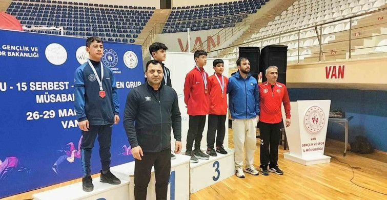 Erzincanlı Güreşçilerden Bölge Şampiyonasında Çifte Başarı