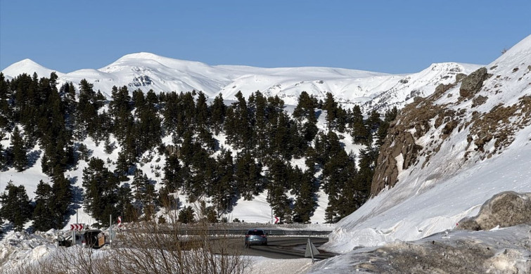 Erzurum, Ardahan ve Tunceli'nin Yüksek Kesimleri Karla Kaplandı
