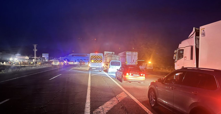 Erzurum-Artvin Karayolu'nda Gemili Tır Ulaşımı Aksadı