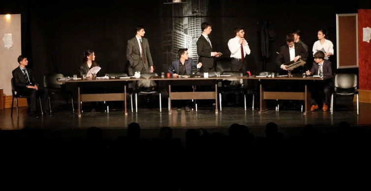 Erzurum Lisesi'nden '12 Öfkeli' Performansı
