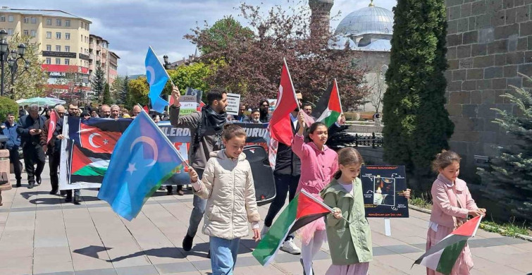 Erzurum Sağlıkçıları Gazze İçin Yürüdü