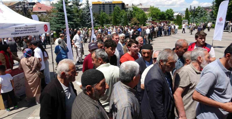 Erzurum'da aşure dağıtımında yoğunluk yaşandı