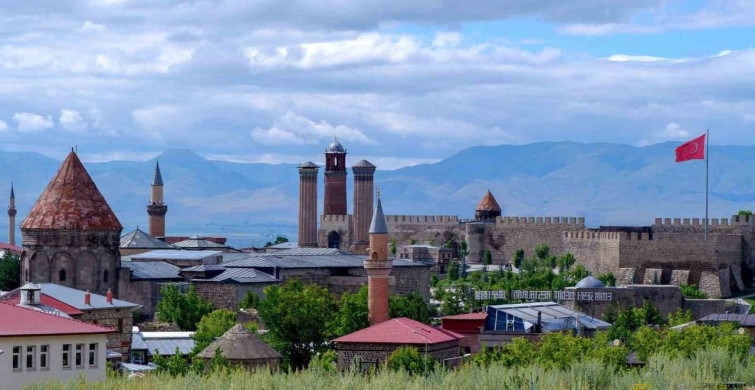Erzurum'da Bebek İsimleri: 2025'te Zeynep ve Ahmet Popüler