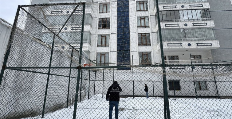 Erzurum'da Cam Silme Kazası Sonucu Bir Öğretmen Hayatını Kaybetti