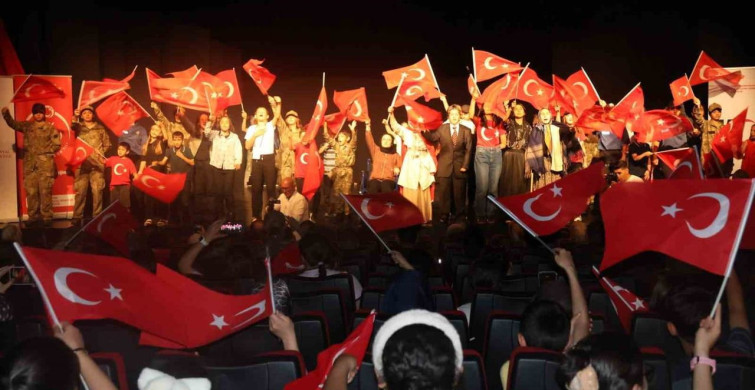 Erzurum'da çocuklar '15 Temmuz Destanı'nı sahneye taşıdı