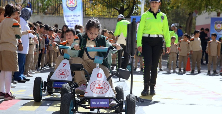 Erzurum'da Çocuklar Trafik Kurallarını Öğreniyor