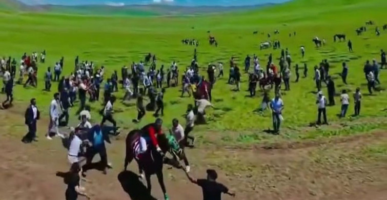 Erzurum'da düzenlenen geleneksel at yarışında tepki çeken anlar