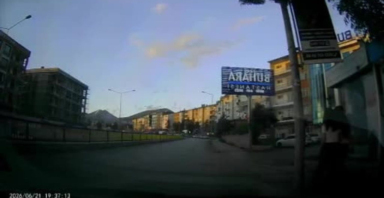 Erzurum'da gençlerin son anda kurtuluşu kamerada kaydedildi