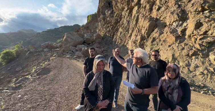 Erzurum'da heyelan, kemerkaya ve sütkans mahalleleri arasındaki yolu kapattı