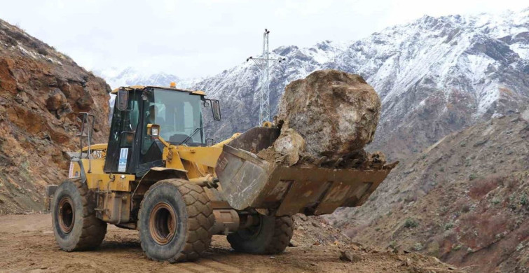Erzurum'da Heyelan Ulaşımı Olumsuz Etkiledi