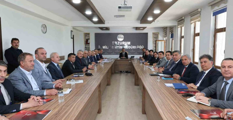 Erzurum'da ilçe millî eğitim müdürleriyle yılsonu değerlendirmesi yapıldı