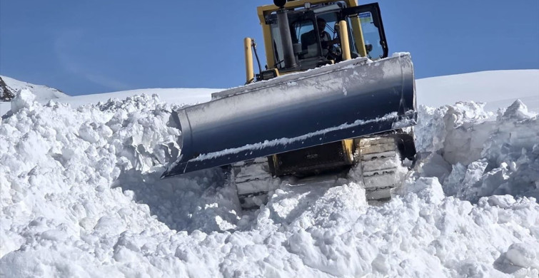 Erzurum'da Kar Kalınlığı 2 Metreyi Buldu!