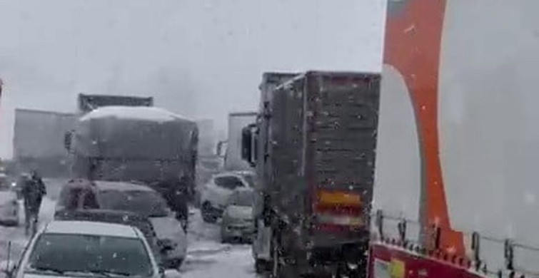 Erzurum’da Kar Yağışı Ulaşımı Olumsuz Etkiliyor