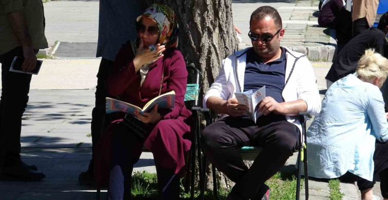 Erzurum’da LGS heyecanı; öğrenciler sınavda, velileri dışarıda ter döktü