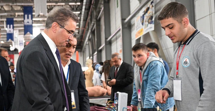 Erzurum'da Mesleki ve Teknik Eğitim Fuarı Açıldı