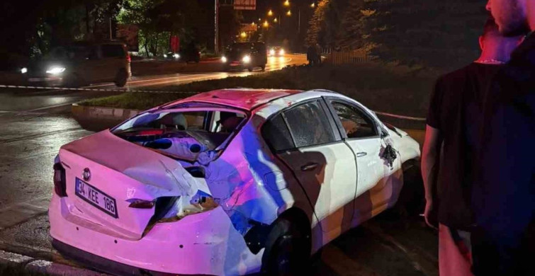 Erzurum'da otomobil refüje çıkarak takla attı: 3 yaralı